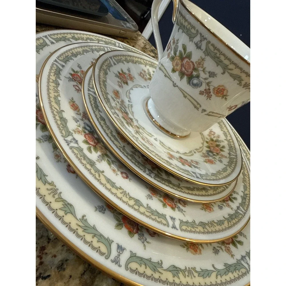 Noritake Ivory China Homage 7236 5 Piece Place Setting Floral Gold Trim Japan
